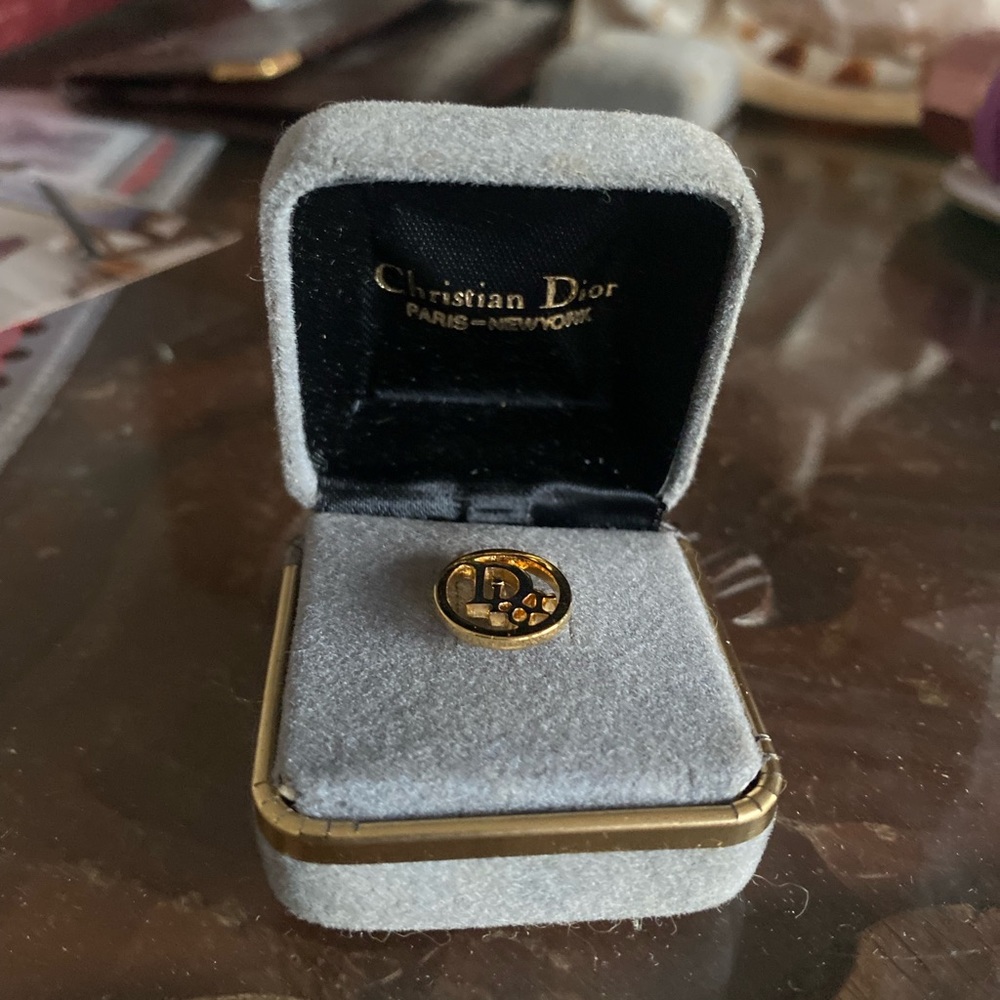 2 Christian Dior